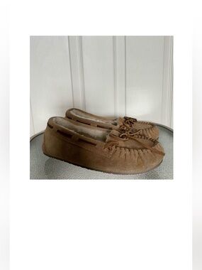 Minnetonka Suede Faux Fur Tan Slippers Size 3